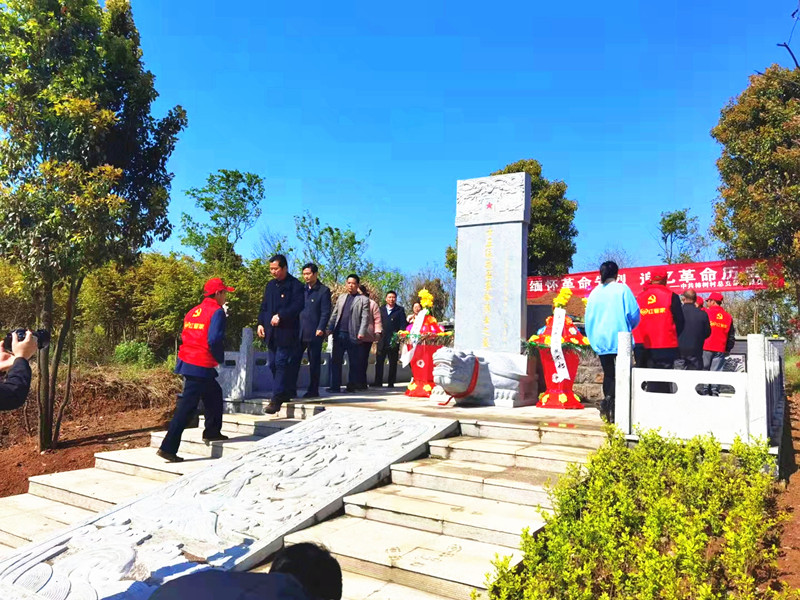 一座无名烈士坟莹和一个永不忘却的故事