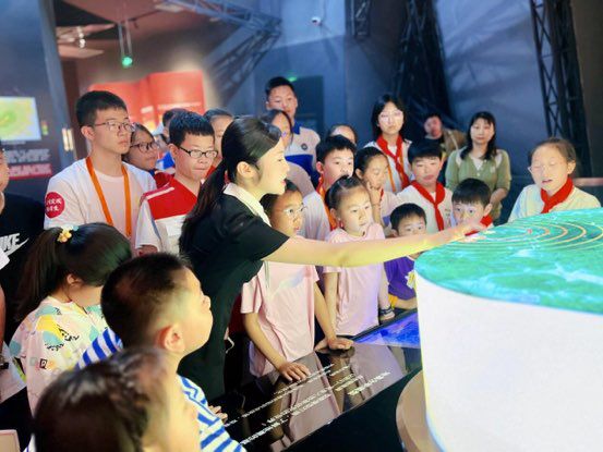 成都市金牛区永陵社区关工委开展“筑牢安全防线护童心 培育自救能力启未来”活动
