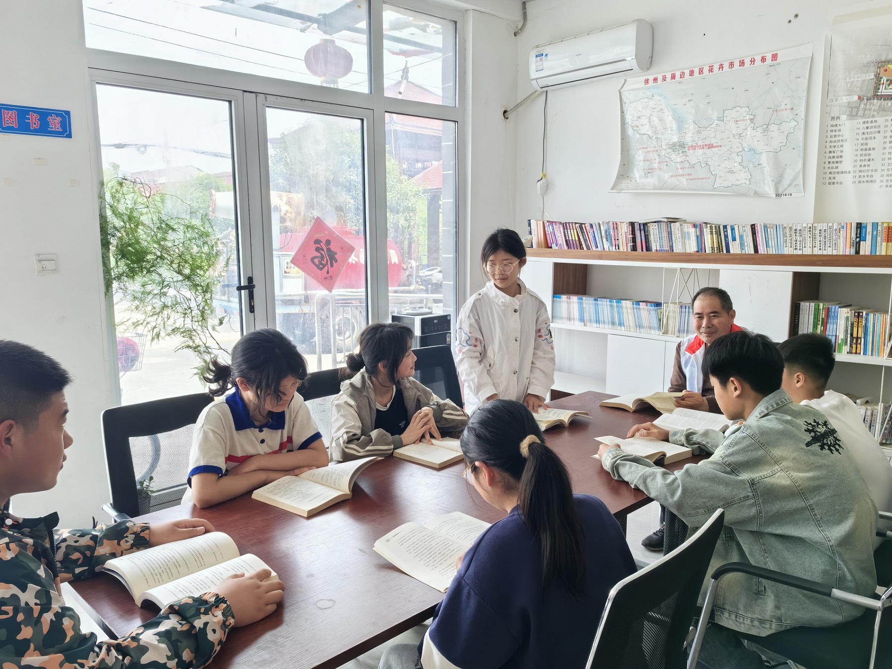 徐州经开区徐庄镇岗楼村关工委开展“阅读品书香，分享共成长”读书分享活动