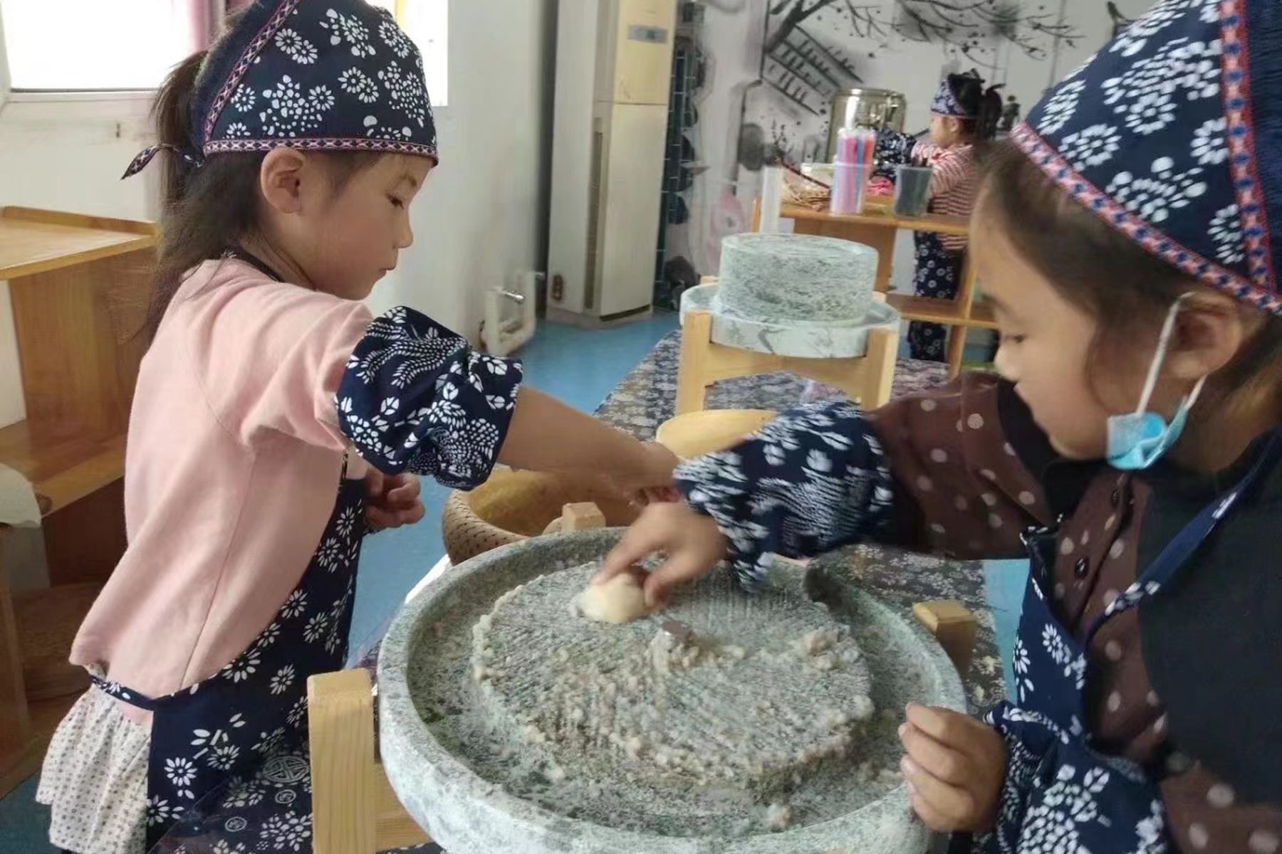 安徽省阜南县地城镇中心幼儿园关工委开展地方特色文化体验活动