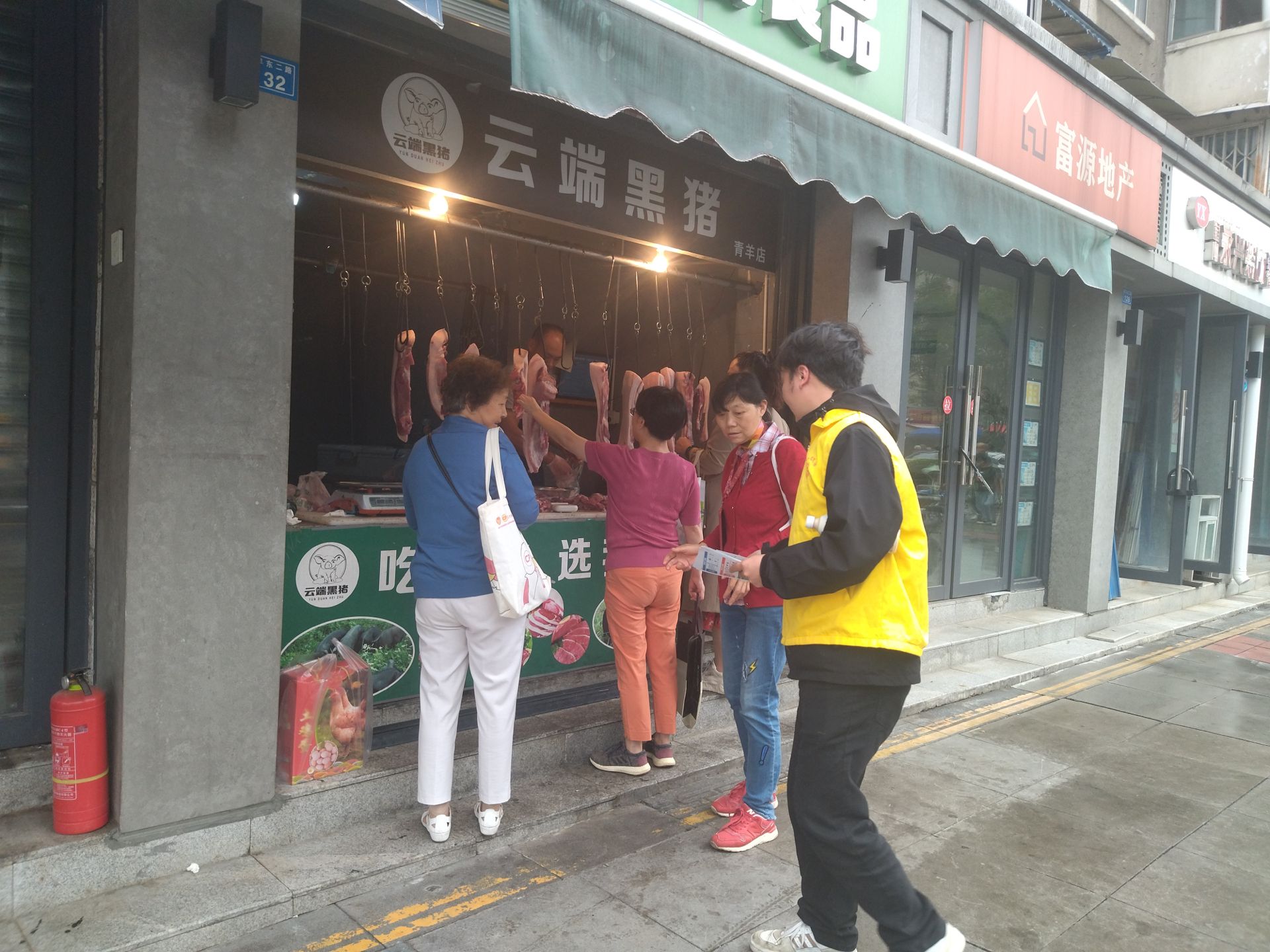 成都市金牛区青羊北路社区关工委开展青少年垃圾分类志愿服务活动