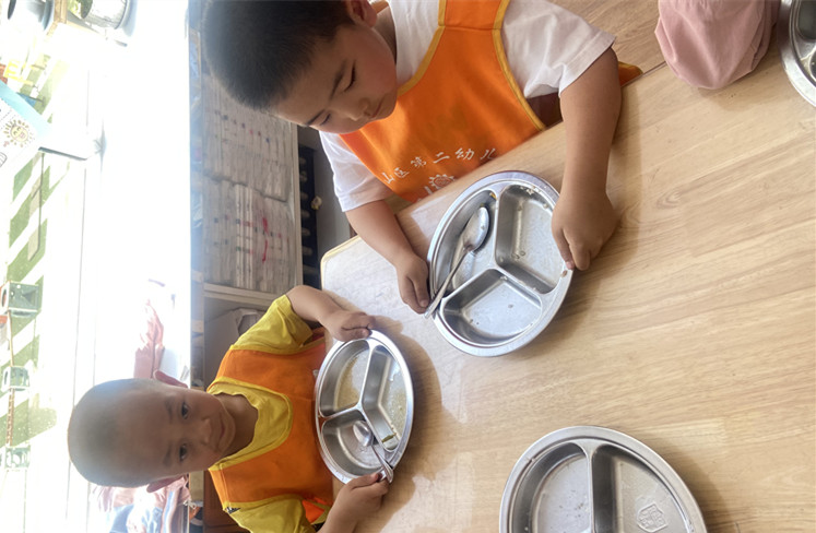 珍惜好“食”光 ——内蒙古赤峰市元宝山区银河社区关工委走进幼儿园开展光盘行动主题教育活动