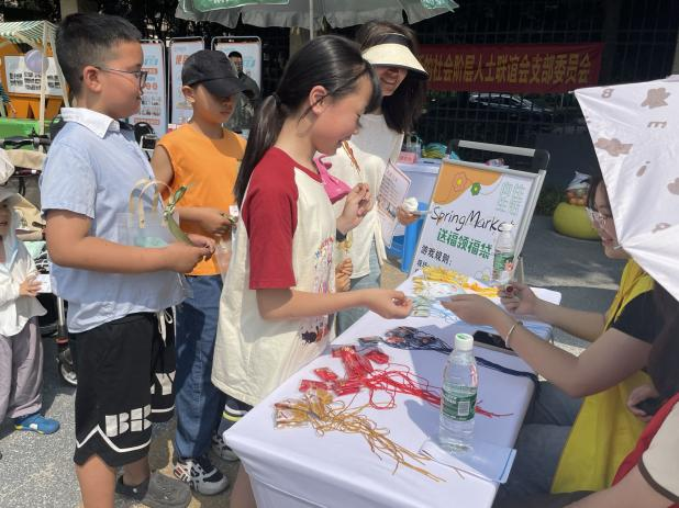 四川省成都市金牛区育苗路社区关工委举办“华彩篇章·共绘未来”邻里节活动