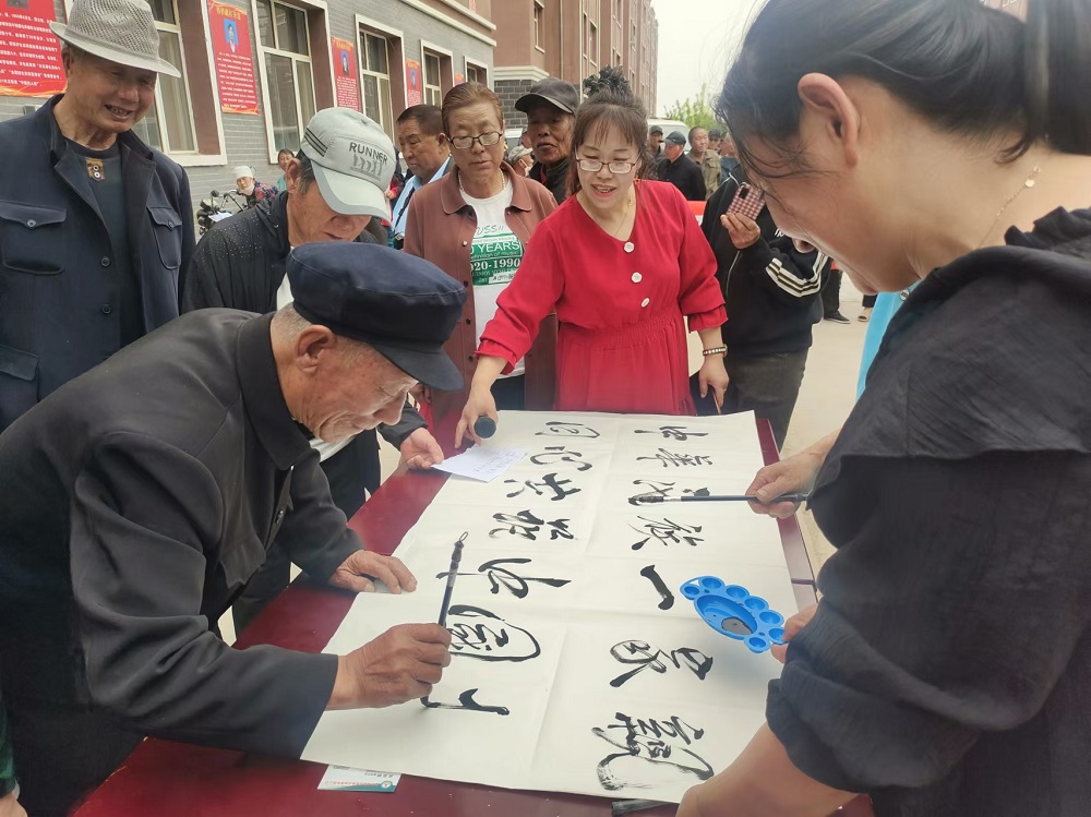 内蒙古赤峰市翁牛特旗紫城街道富兴社区关工委组织开展民族政策宣传月活动