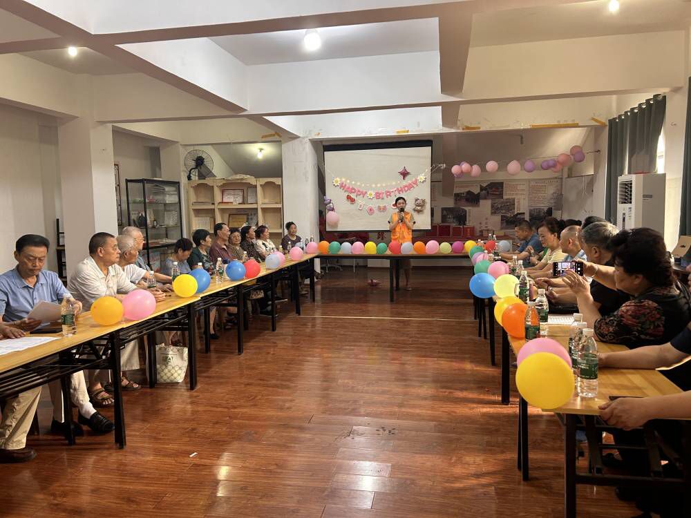 成都市金牛区化成社区关工委举办“时光共悦·喜辰同乐”五老志愿者生日会
