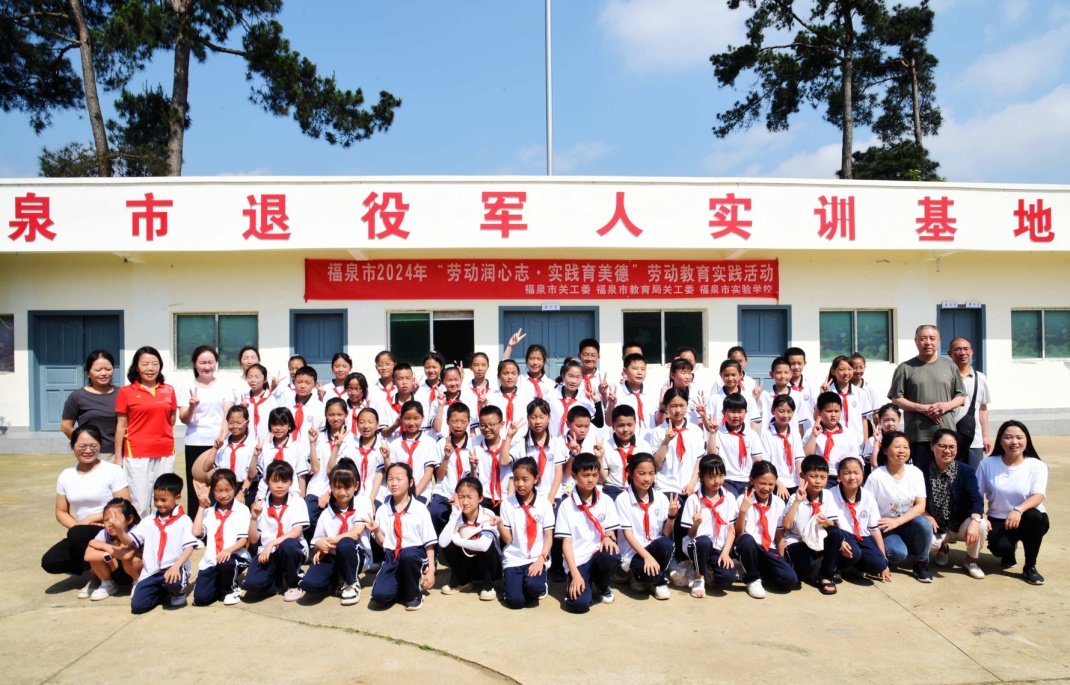 贵州福泉市实验学校开展农耕研学户外活动