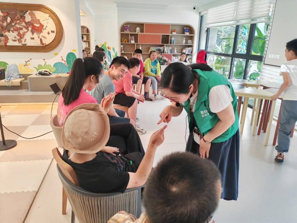四川省成都市金牛区永陵社区关工委开展“与爱同行，点亮星空”孤独症儿童社区适应活动