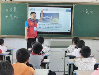 安徽省合肥市肥东县白龙镇开展“2024年科技活动周”航模科普进校园活动