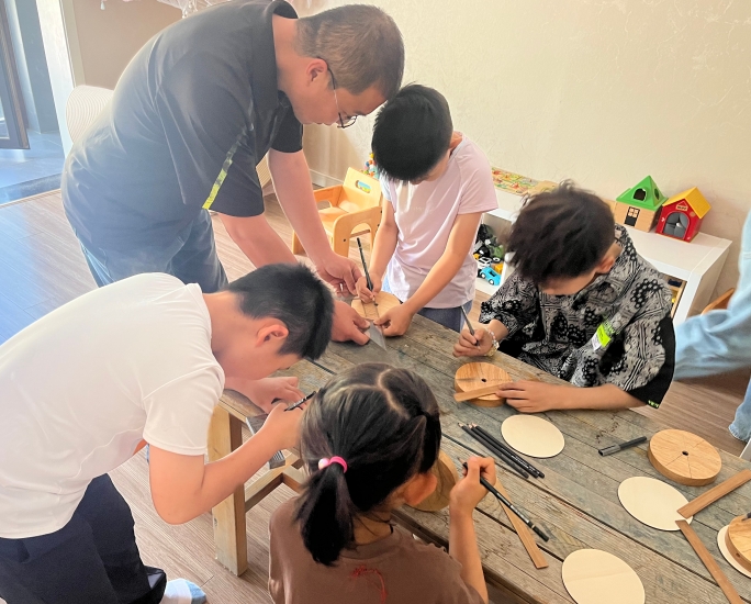 徐州经开区徐庄镇太平村关工委组织开展“巧手小木匠，欢乐趣时光”主题手工活动