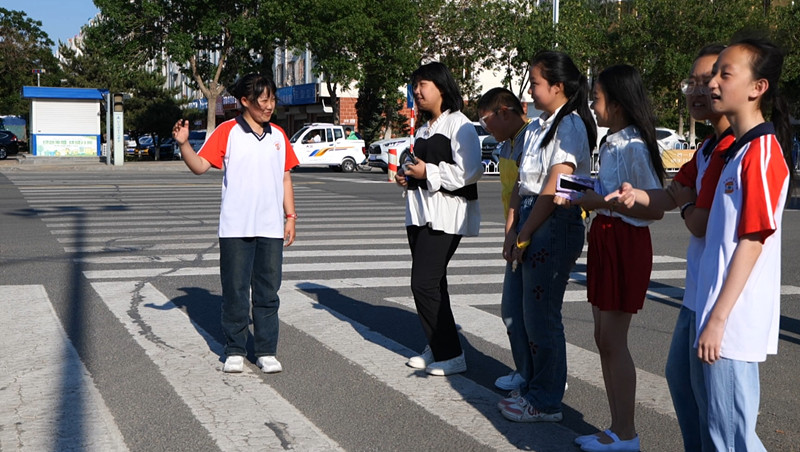 内蒙古赤峰市元宝山区草原蓝哈达敬老助残志愿者协会关工委 “交通安全”顺口溜微视频“火了”