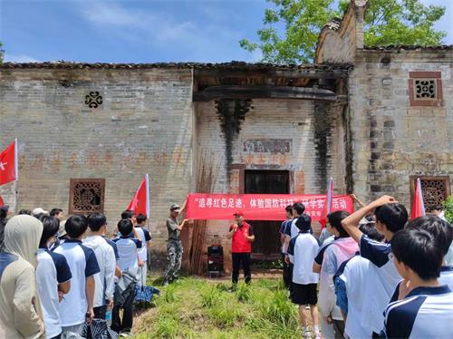 江西吉安市白鹭洲中学开展“追寻红色足迹 体验国防科技”研学实践活动