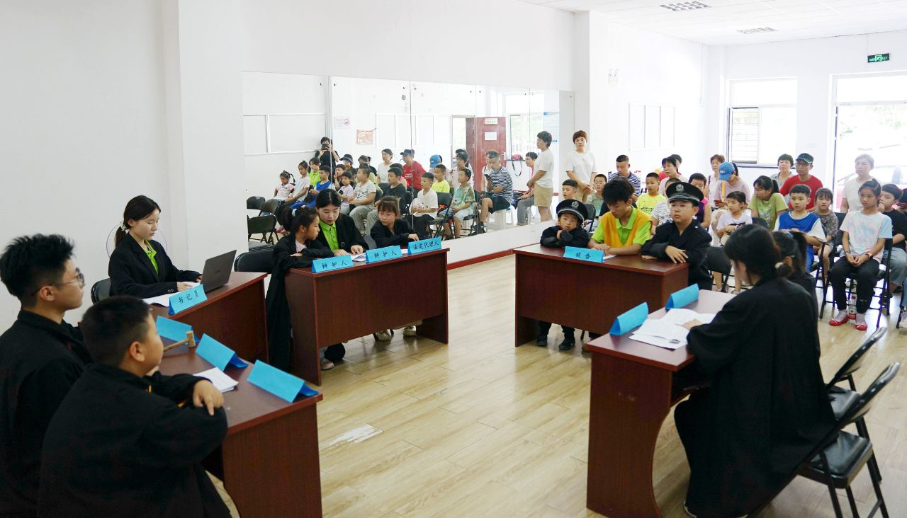 河北省秦皇岛市开发区关工委举办模拟法庭活动加强青少年法治教育及未成年人保护法宣传