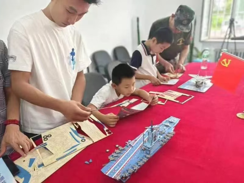 童心共筑强军梦  红色基因共传承