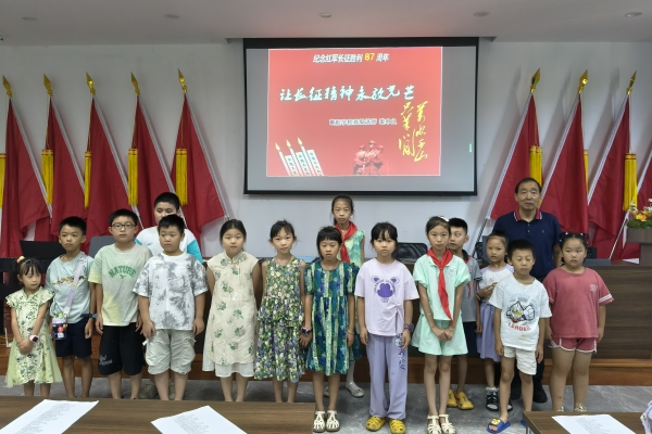 浙江省杭州市富阳区银湖街道虎啸杏社区关工委：听红色故事 做红色传人