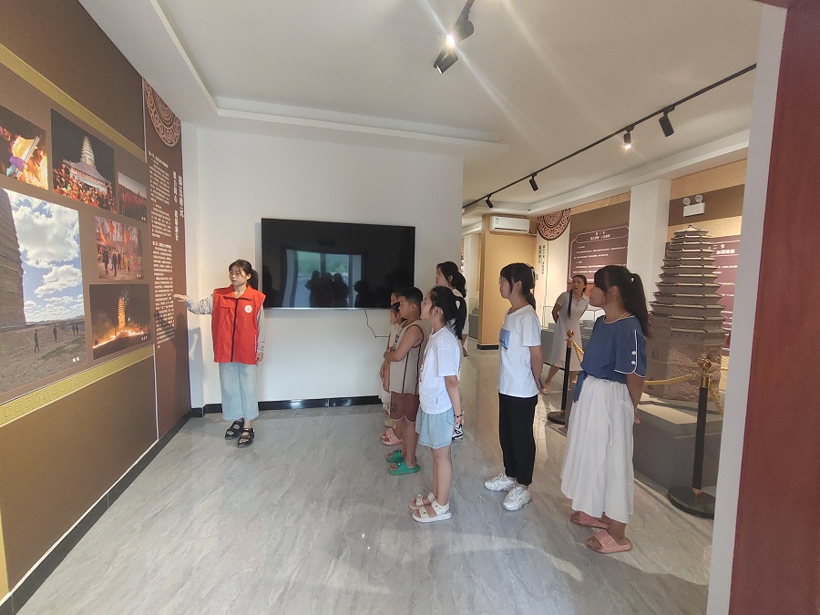赤峰敖汉旗丰收乡关工委开展“观辽塔遗韵 促民族团结”暑期研学活动