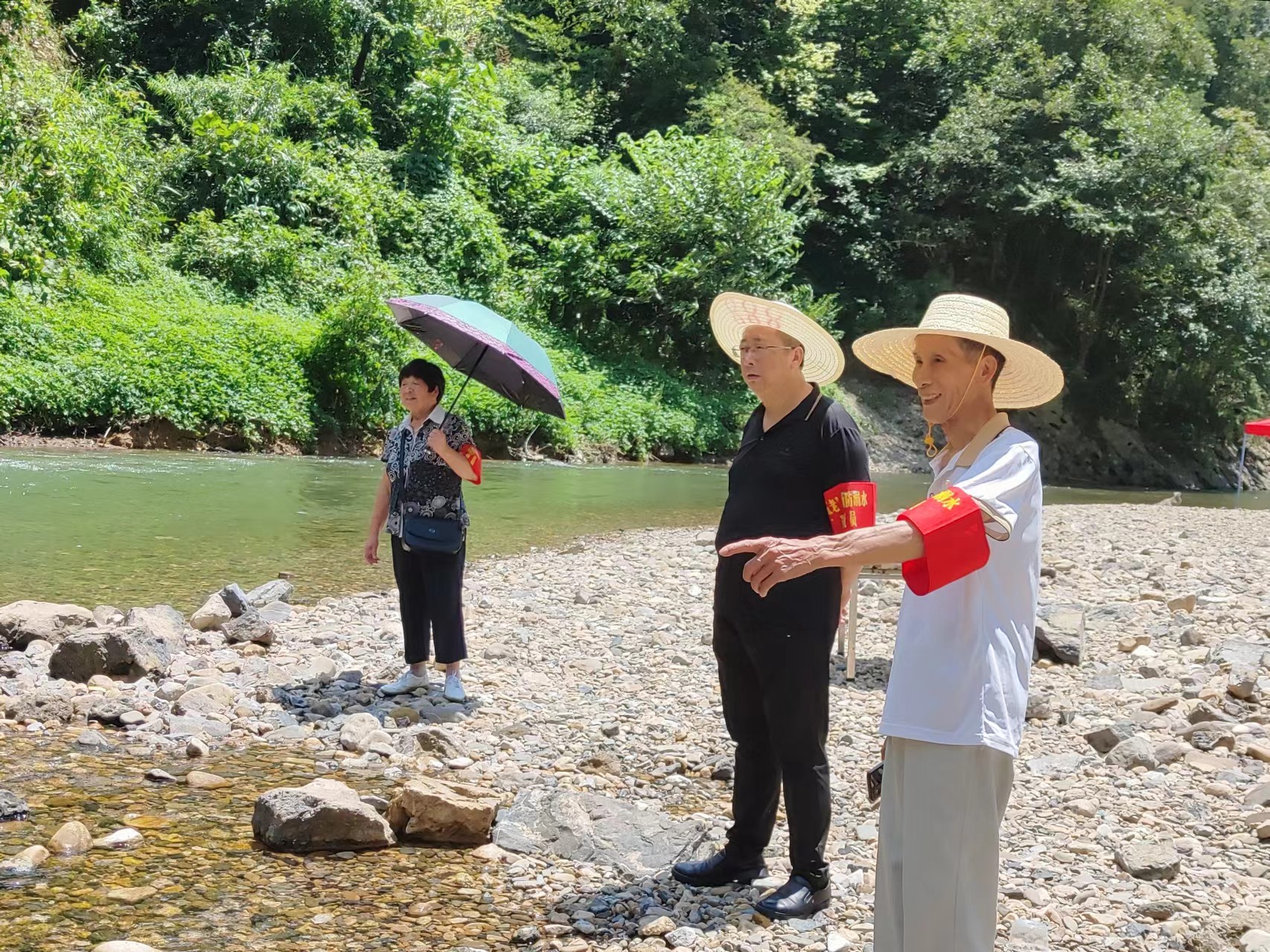贵州省黔南州独山县关工委组织开展暑假预防青少年溺水巡查活动