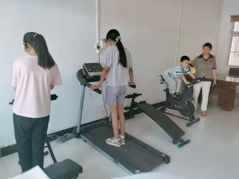 安徽省合肥市肥东县白龙镇白龙社区关工委开展快乐“暑不尽”室内健身活动