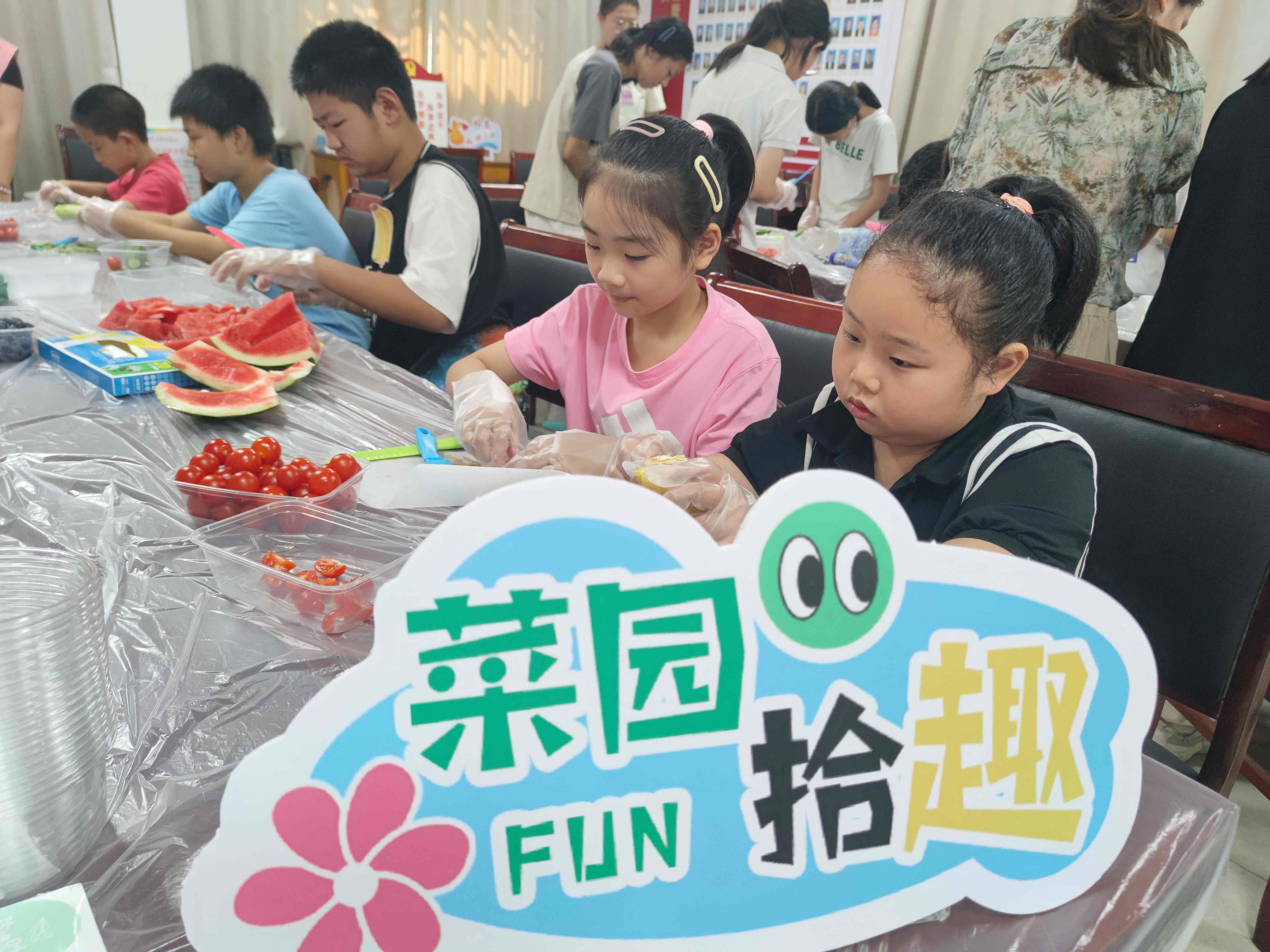 江苏省无锡市惠山区玉祁街道蓉湖村关工委：夏日好“丰”景  缤纷蔬果乐