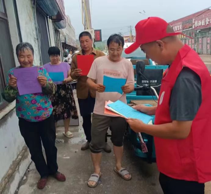  内蒙古赤峰市翁牛特旗亿合公镇兴隆社区关工委未雨绸缪开展防汛防溺水宣传活动