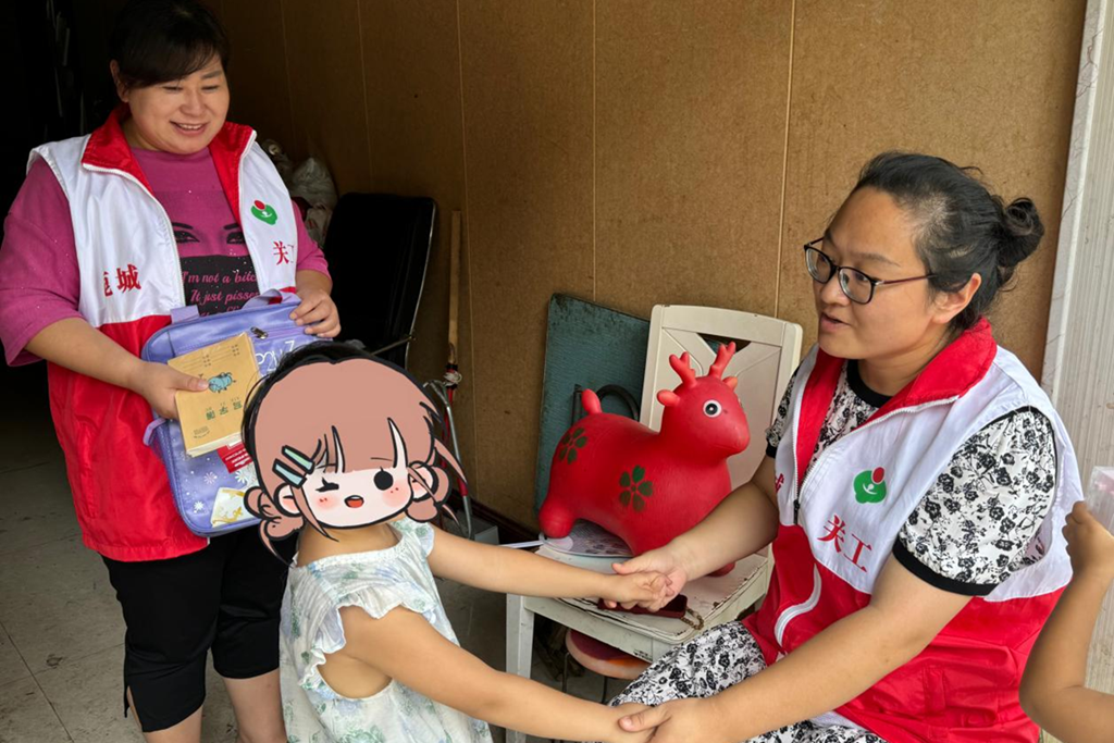 安徽省阜阳市阜南县鹿城镇解放社区关工委开展“暖心开学季 关爱助成长”困境儿童走访慰问活动