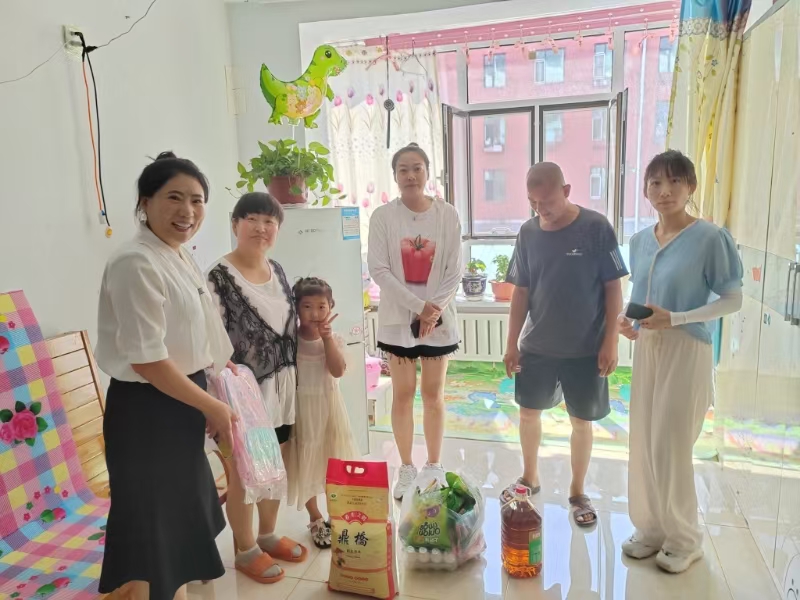 吉林省洮南市光明街道光华社区关工委开展“慰问孤儿送温暖”活动