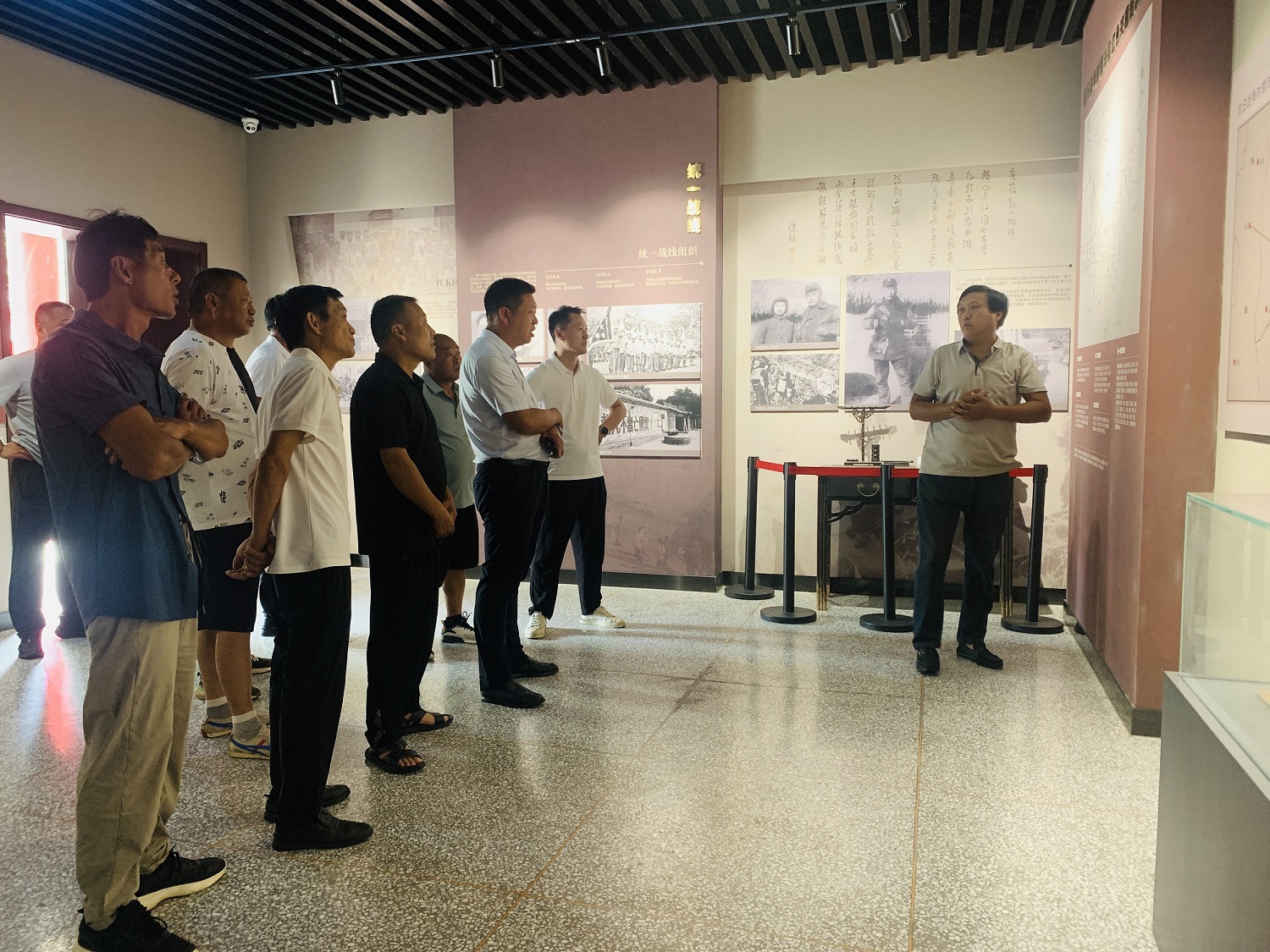 徐州经开区徐庄镇重埠村关工委赴沛县党史纪念馆、青墩寺小学参观学习