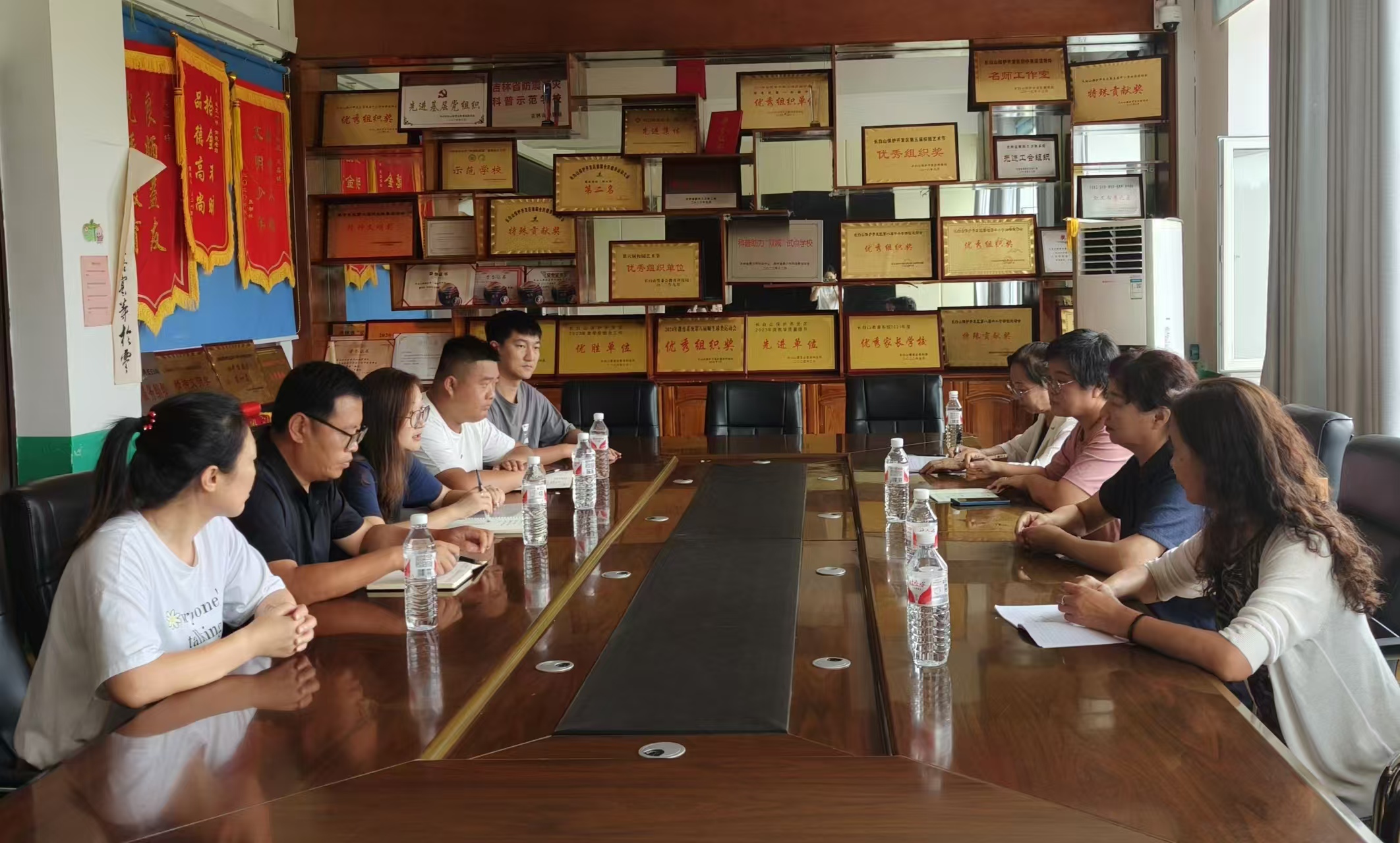 吉林省长白山教科局关工委到长白山池北区的第一中学校开展交流座谈活动