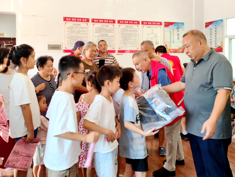 湖南省湘西土家族苗族自治州生态环境局保靖分局关工委开展“服务进村寨、圆梦微心愿”共创共建共治共享主题党日活动