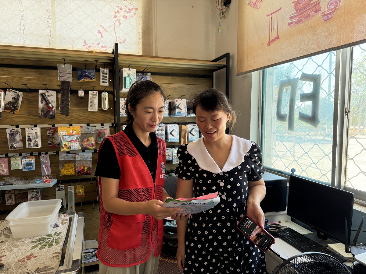 徐州经开区徐庄镇毛庄村关工委开展“净化校园周边环境 护苗健康成长”活动