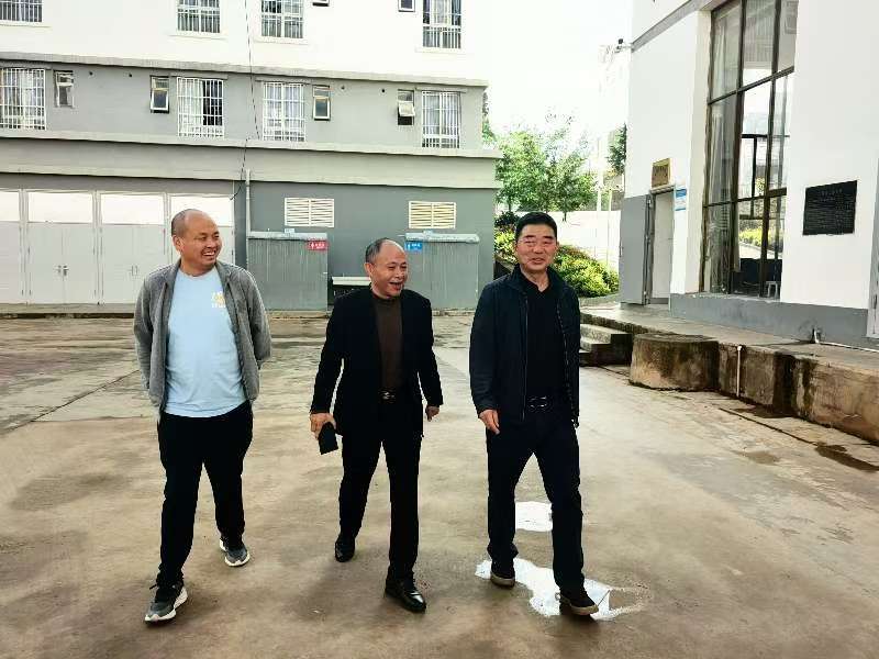 四川省凉山州盐源县关工委到学校开展防范校园欺凌调研工作