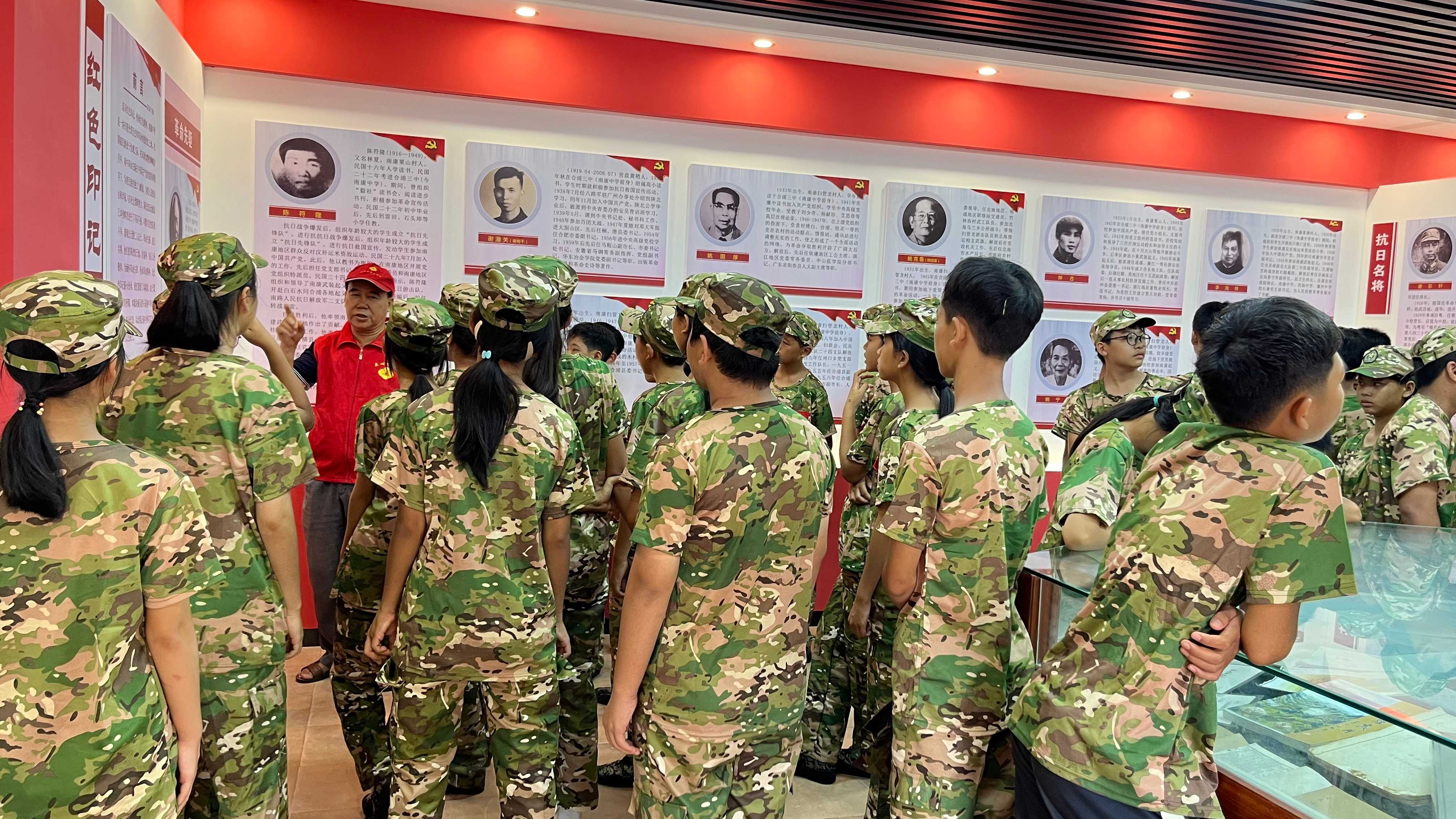 北海市铁山港区关工委“五老”在南康中学开展“学百年党史，传红色基因”主题教育