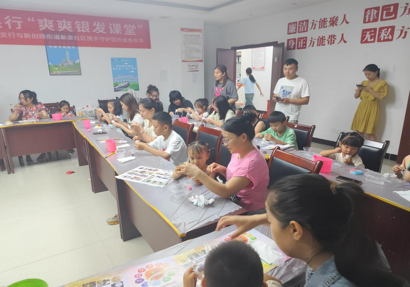 增进亲子关系 锻炼动手能力 贵州省贵阳市乌当区新创路街道关工委举办手工制作亲子活动