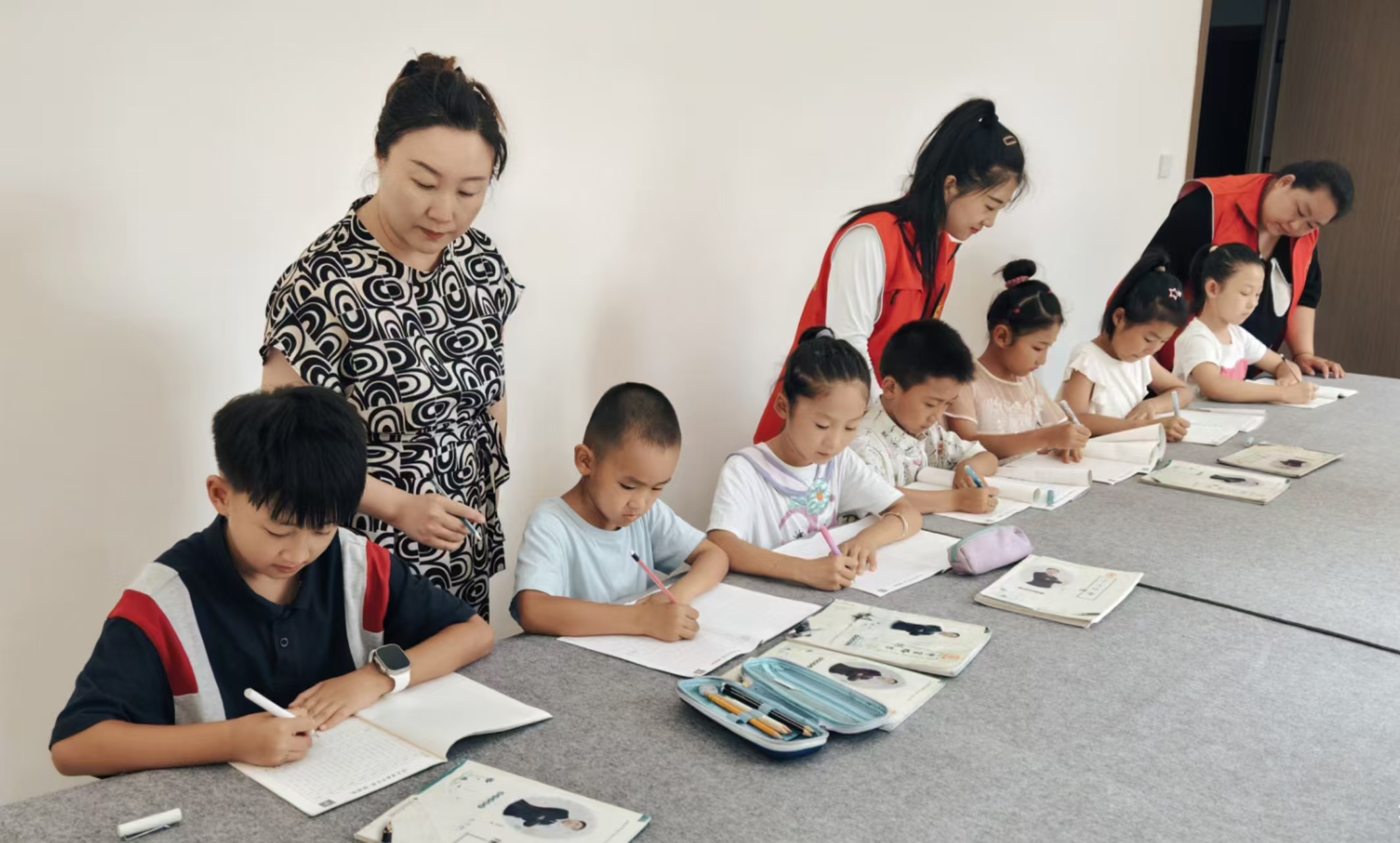 书法进社区  墨韵润童心 ——内蒙古赤峰市元宝山区西城街道新景四季东社区关工委开展少年儿童书法活动