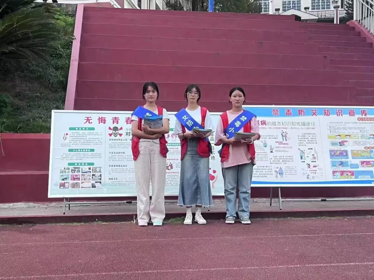 开启禁毒第一课，敲响禁毒“上课铃”