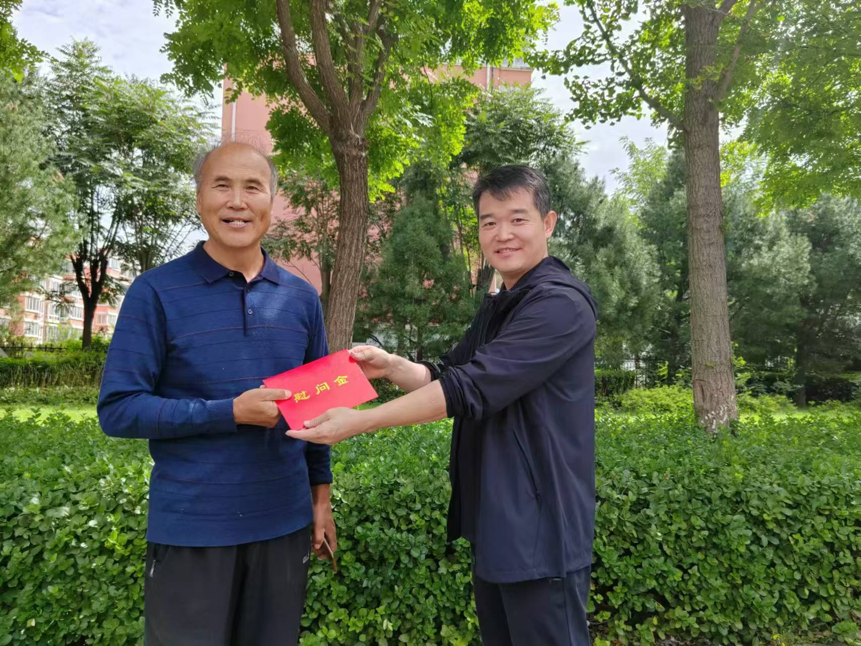 河北省秦皇岛市关工委慰问河北科技师范学院“五老”杰出代表