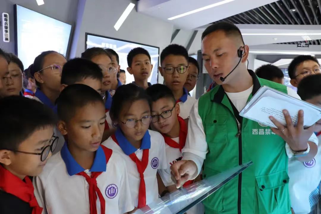 西昌市教体局关工委联合市委禁毒办开展禁毒宣传活动