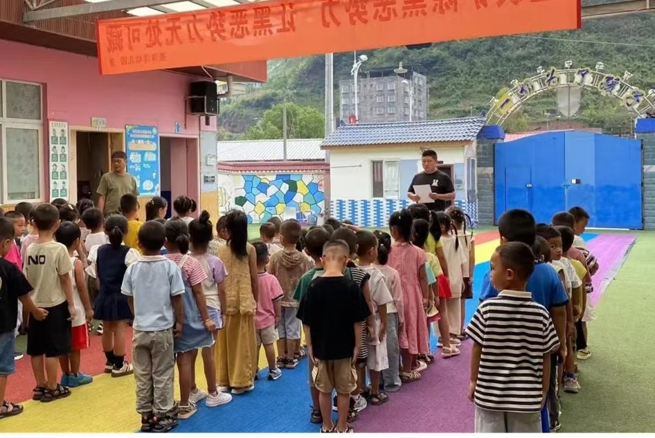 四川省凉山州甘洛县司法局关工委开展“开学第一课”法治课堂