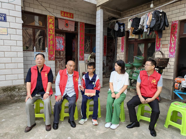 结对帮扶送关怀 爱心传递暖人心——贵州省贵阳市乌当区关工委开展“助成长、关爱行” 结对帮扶活动