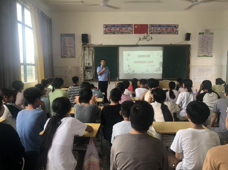 江西抚州崇仁县白陂乡派出所开展“法制教育进课堂”活动