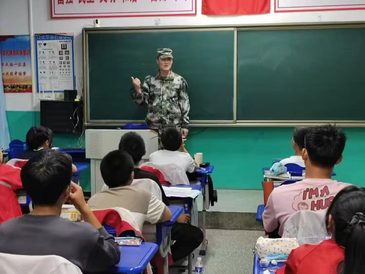 内蒙古赤峰市翁牛特旗桥头中学关工委开展“请党放心，强国有我”国防教育活动