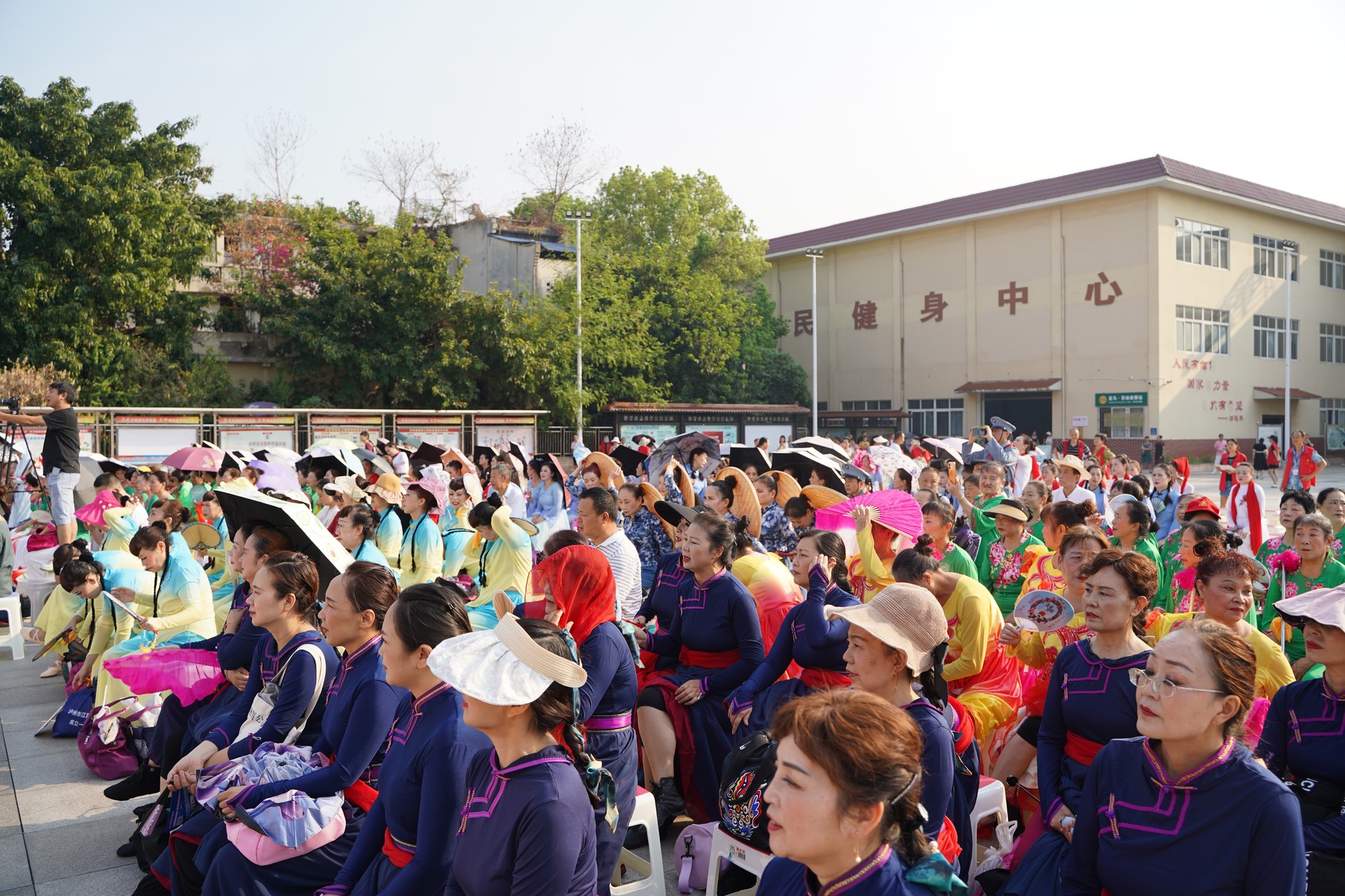 同心共筑中国梦·携手奋进谱华章 ——四川省泸州市龙马潭区罗汉街道关工委开展庆祝中华人民共和国成立75周年暨“重阳节”联谊活动