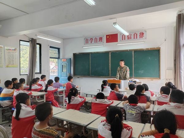 贵州省贵阳市乌当区羊昌镇关工委开展“青春如火 国防有我”国防教育进校园
