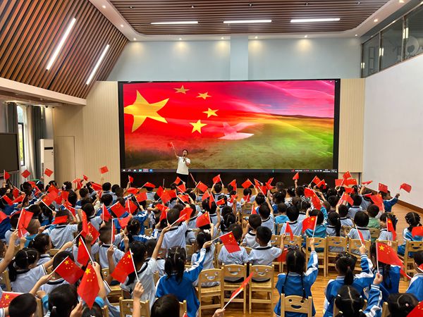 四川省凉山州宁南县机关幼儿园关工委开展“萌娃迎国庆 点亮爱国心”国庆主题教育系列活动