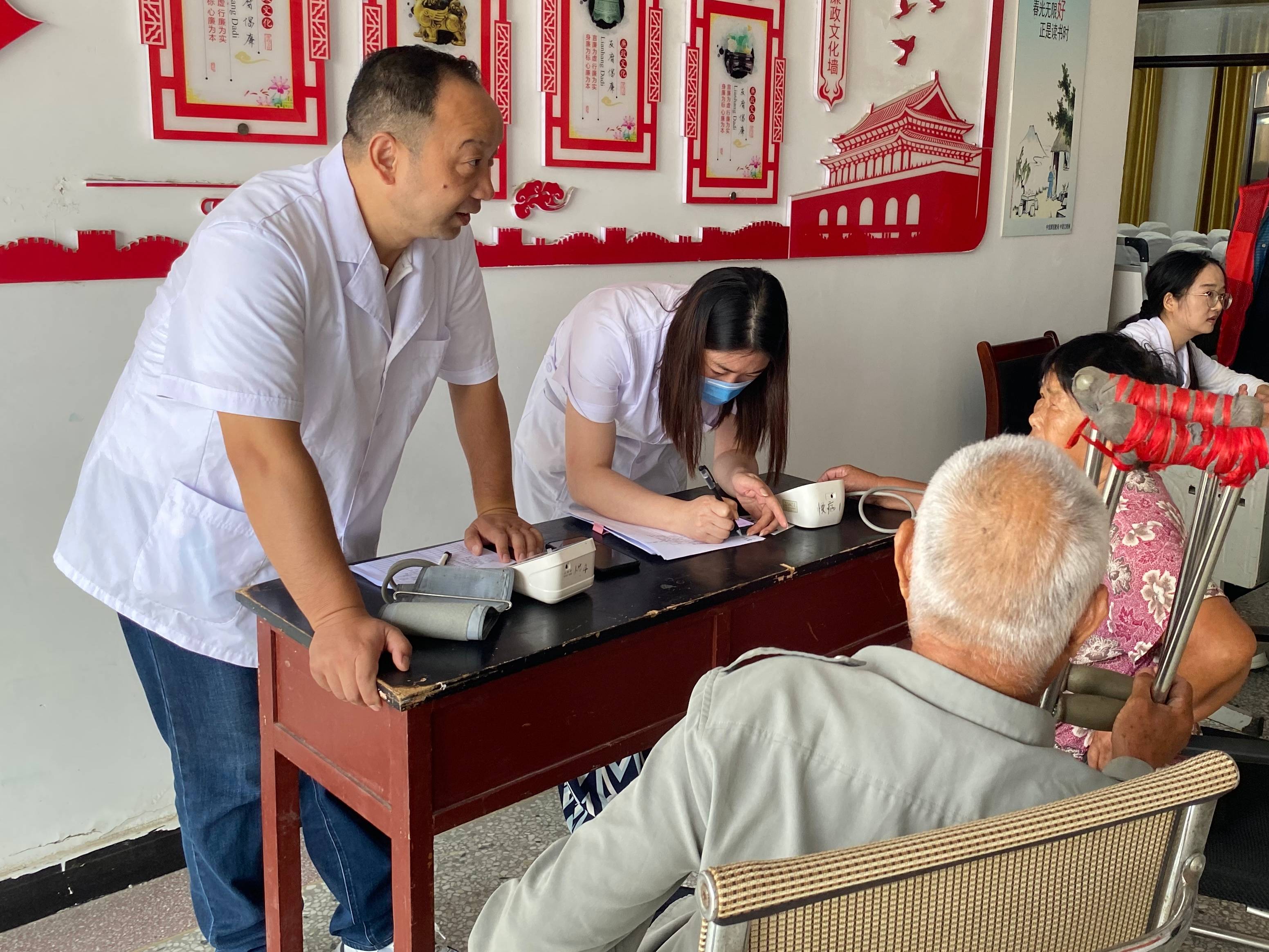 徐州经开徐庄镇吴集村关工委组织开展“关爱“五老”，健康同行”高血压专项体检主题活动