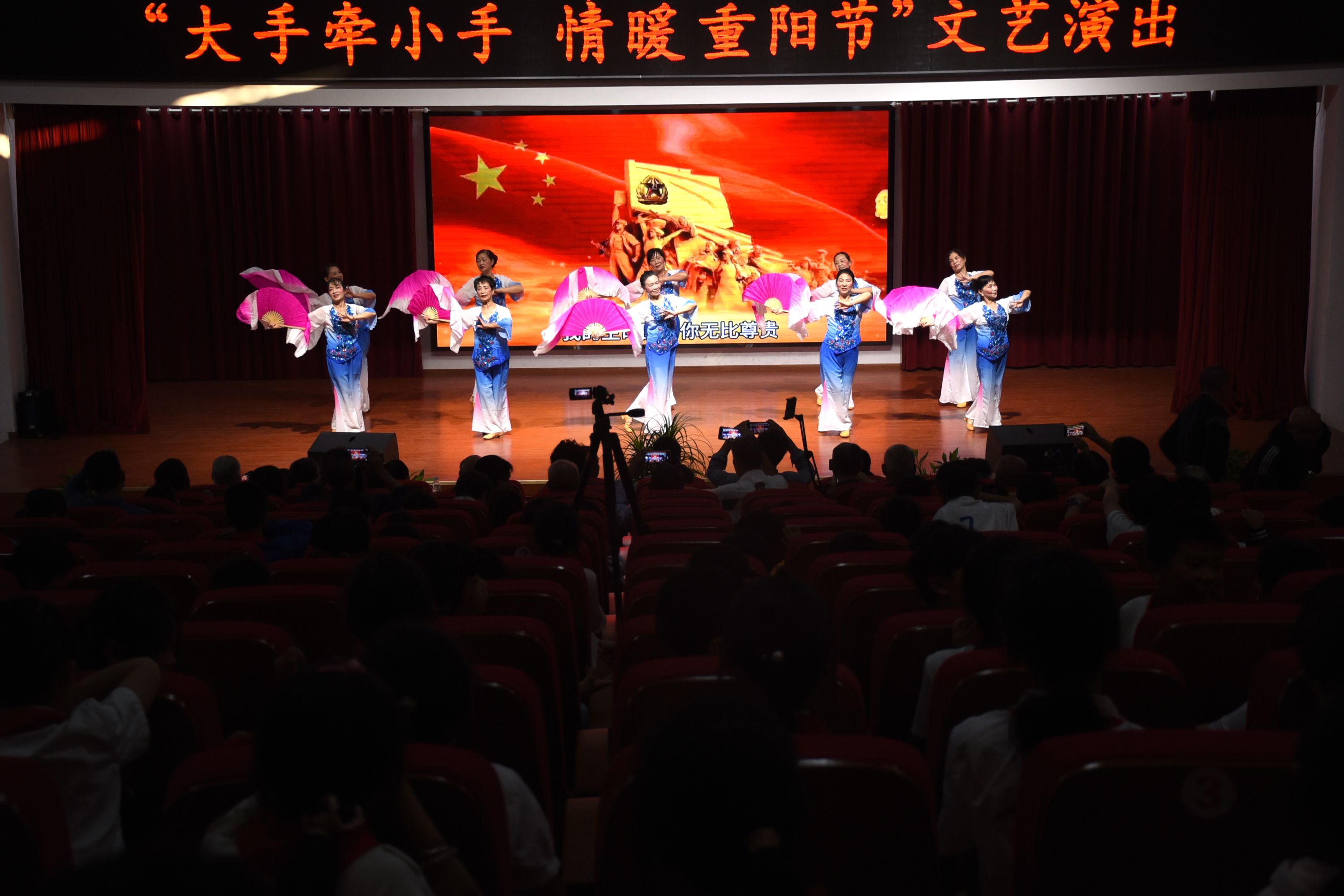 江西南丰：文艺演出迎重阳