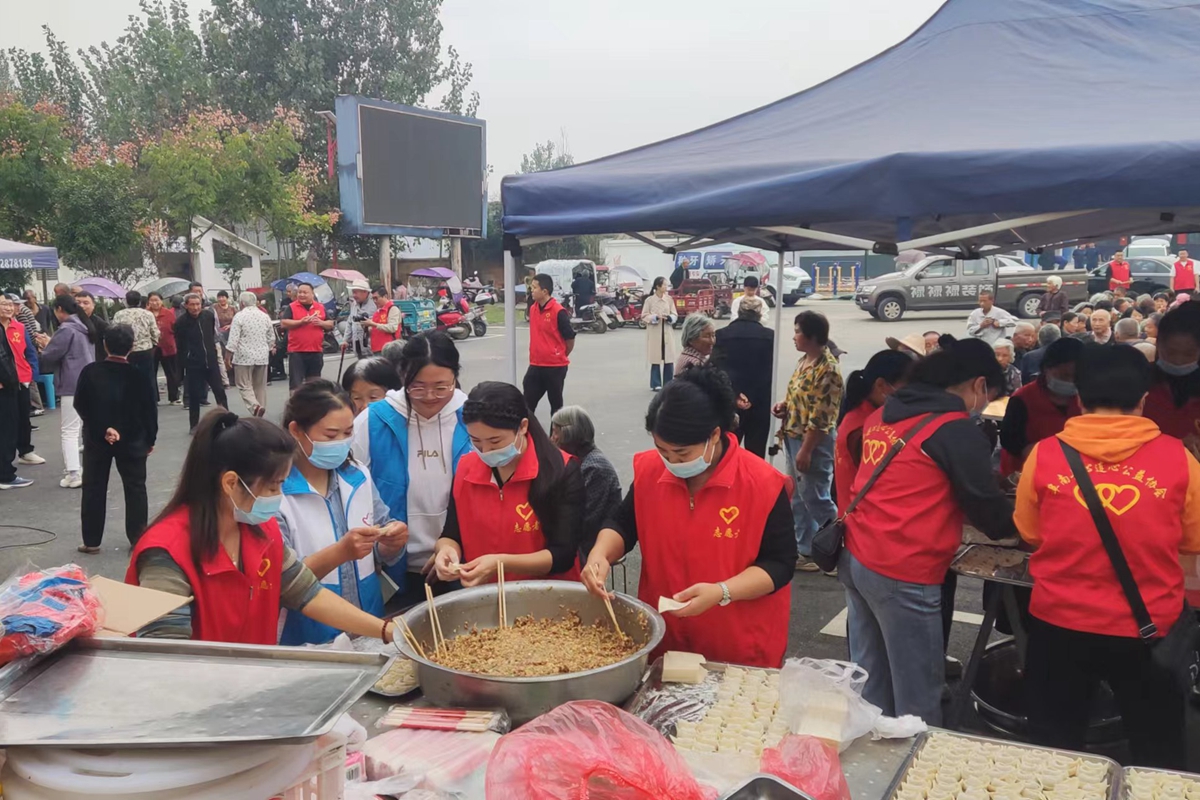 安徽省阜阳市阜南县曹集镇关工委开展“与爱同行，情暖重阳”敬老自愿服务活动