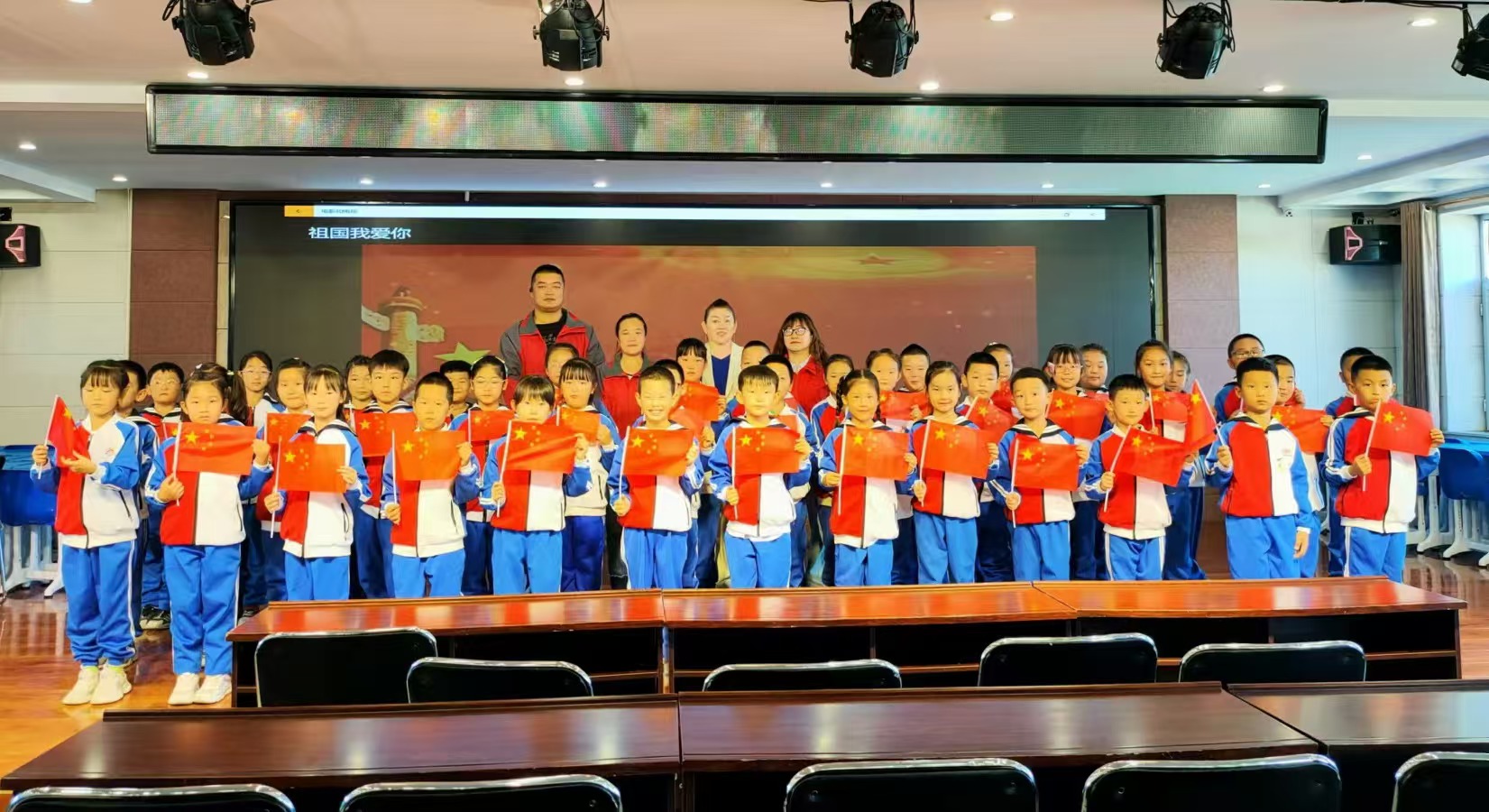 吉林省洮南市富文街道富强社区关工委与实验小学共庆国庆，传承文化薪火