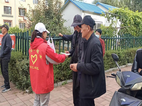 黑龙江省牡丹江市阳明区前进街道富江社区关工小组开展“孝老敬贤月”普法进社区活动