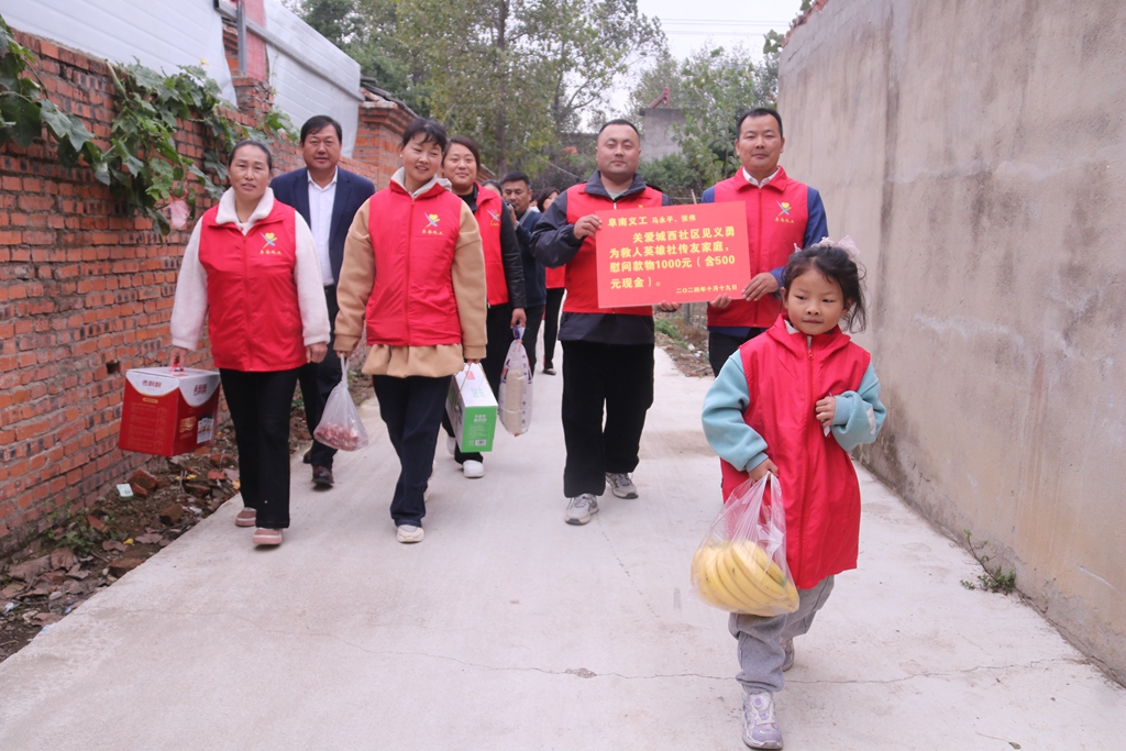 跳海救人牺牲的杜传友家庭收获关爱——两位好心人将持续资助英雄的孩子至大学毕业