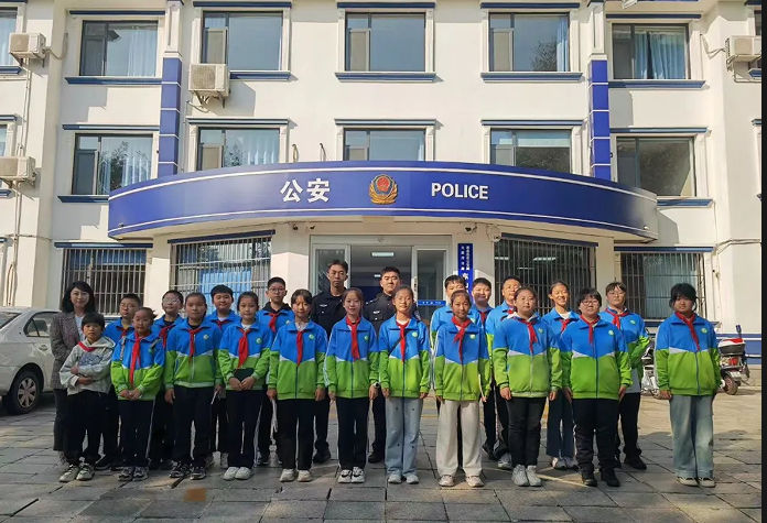 “警心”连“童心” 河北省秦皇岛市北戴河公安分局东山派出所关工小组开展警营开放日活动